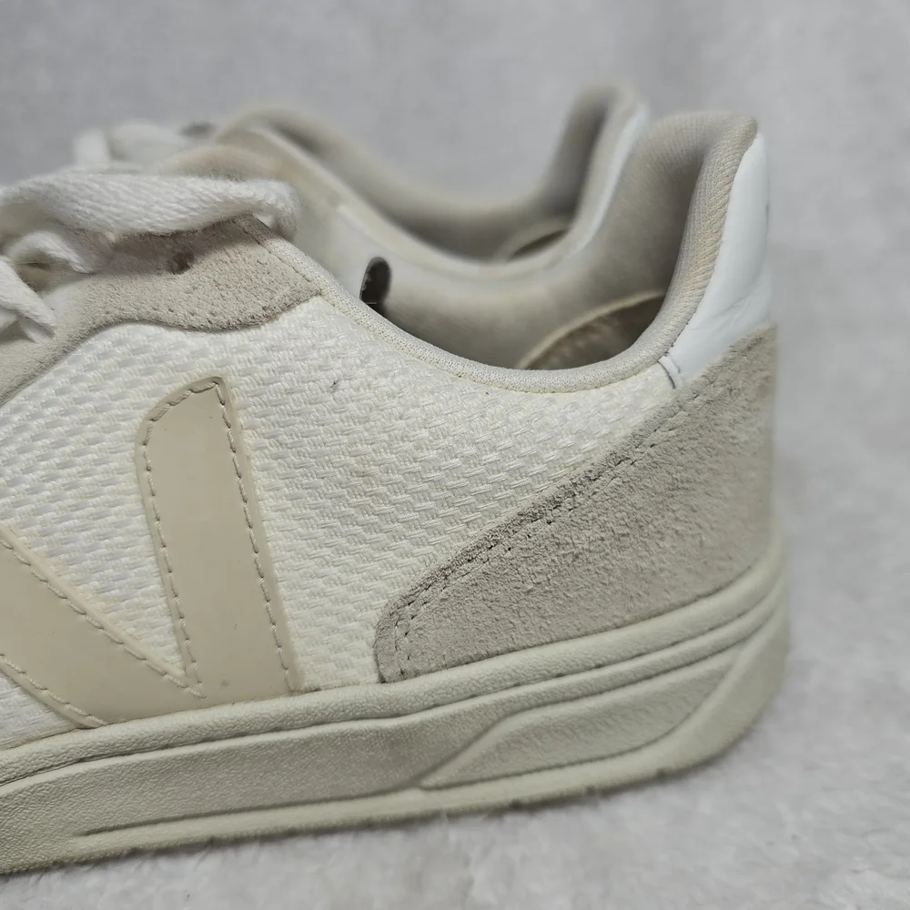 Veja V10 B-Mesh Women's Sneakers in White Natural Pierre Size 8